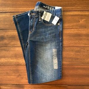 Women’s GAP jeans.   Size 27s.    Never worn.  Tags still attached.